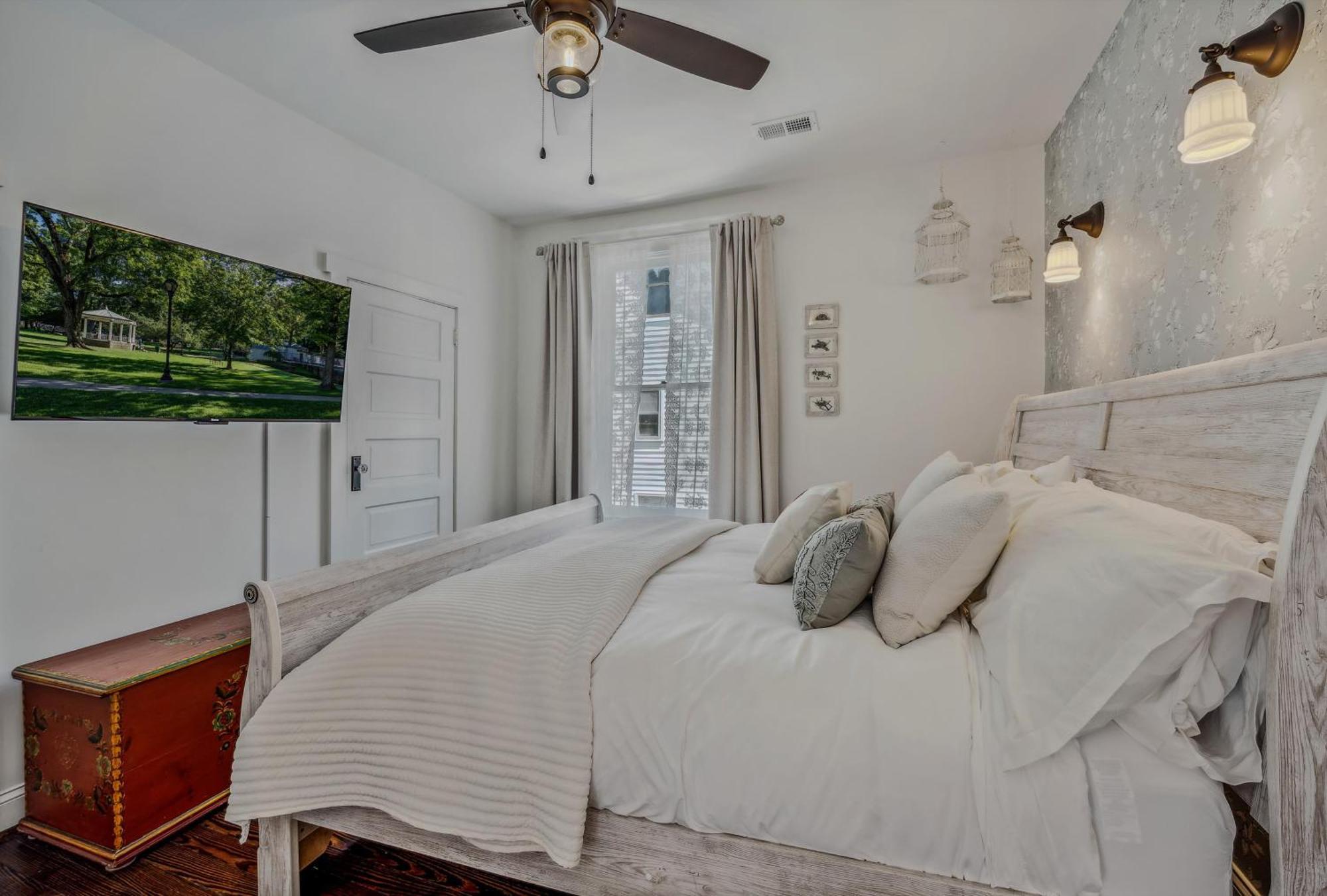 بيركلي سبرينغز The Grand Castalian Inn Bed And Breakfast المظهر الخارجي الصورة