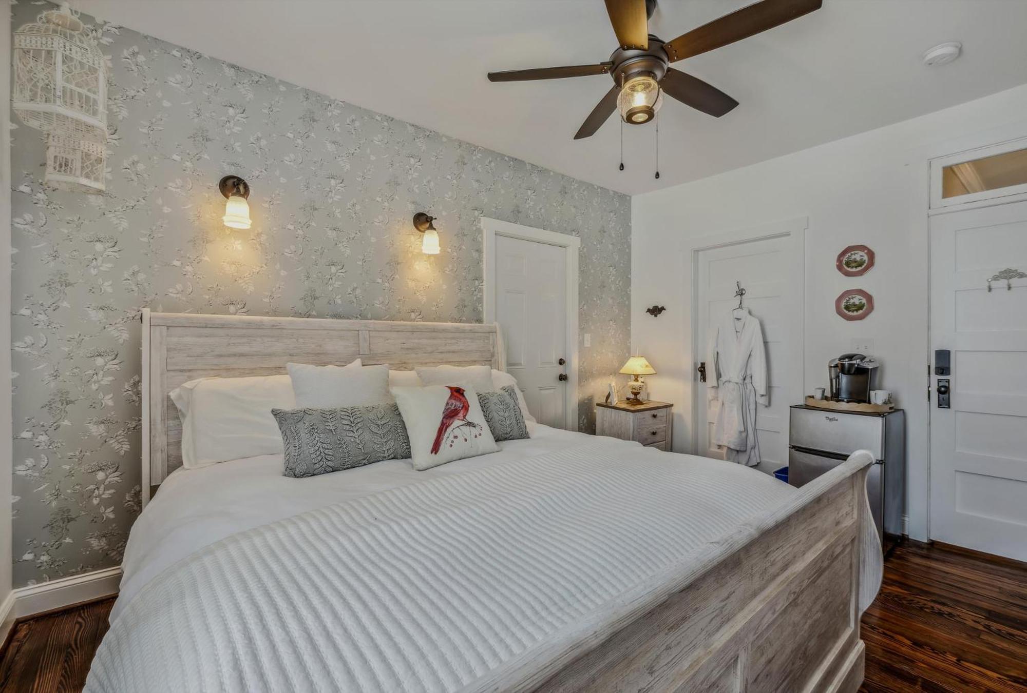 بيركلي سبرينغز The Grand Castalian Inn Bed And Breakfast المظهر الخارجي الصورة