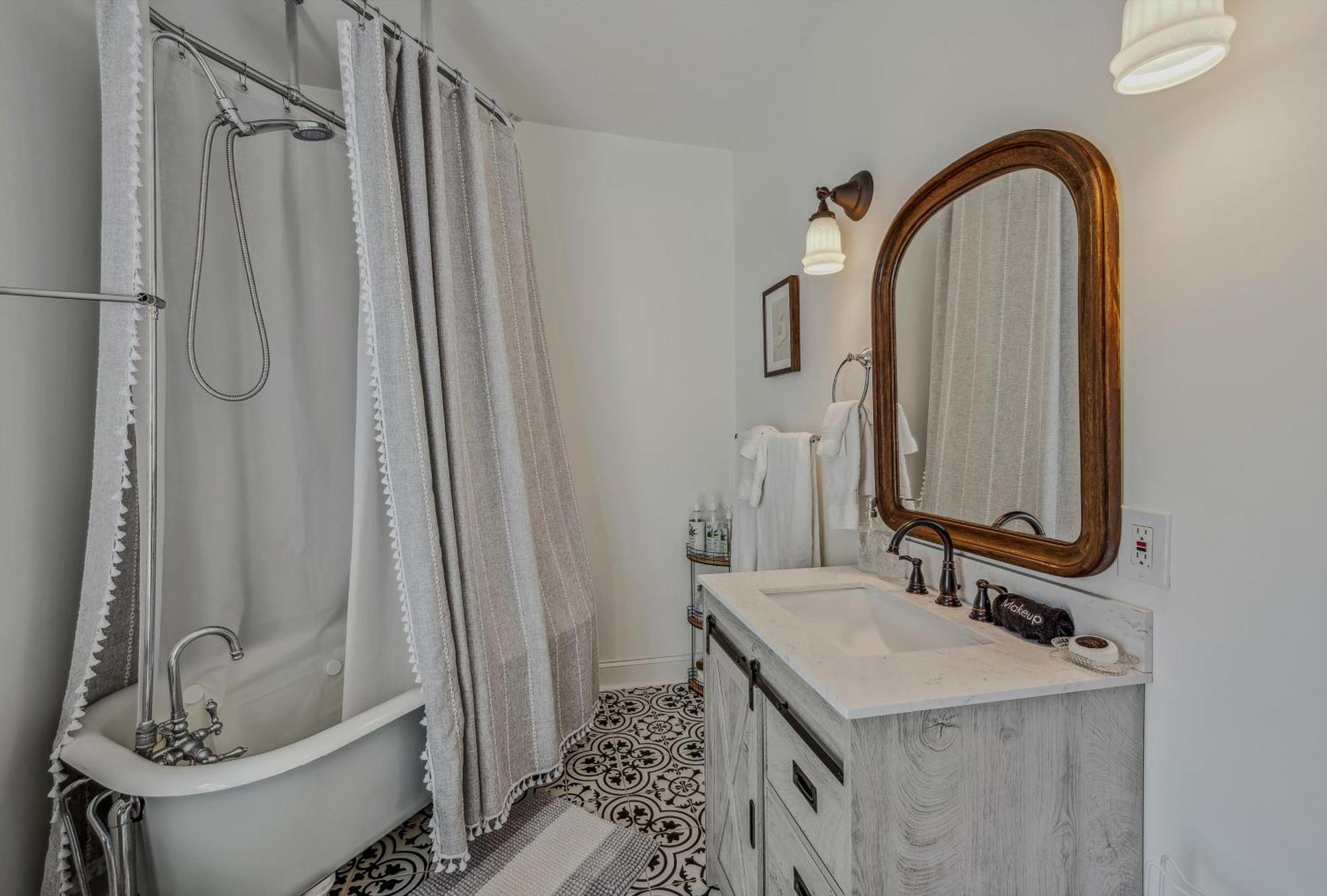 بيركلي سبرينغز The Grand Castalian Inn Bed And Breakfast المظهر الخارجي الصورة