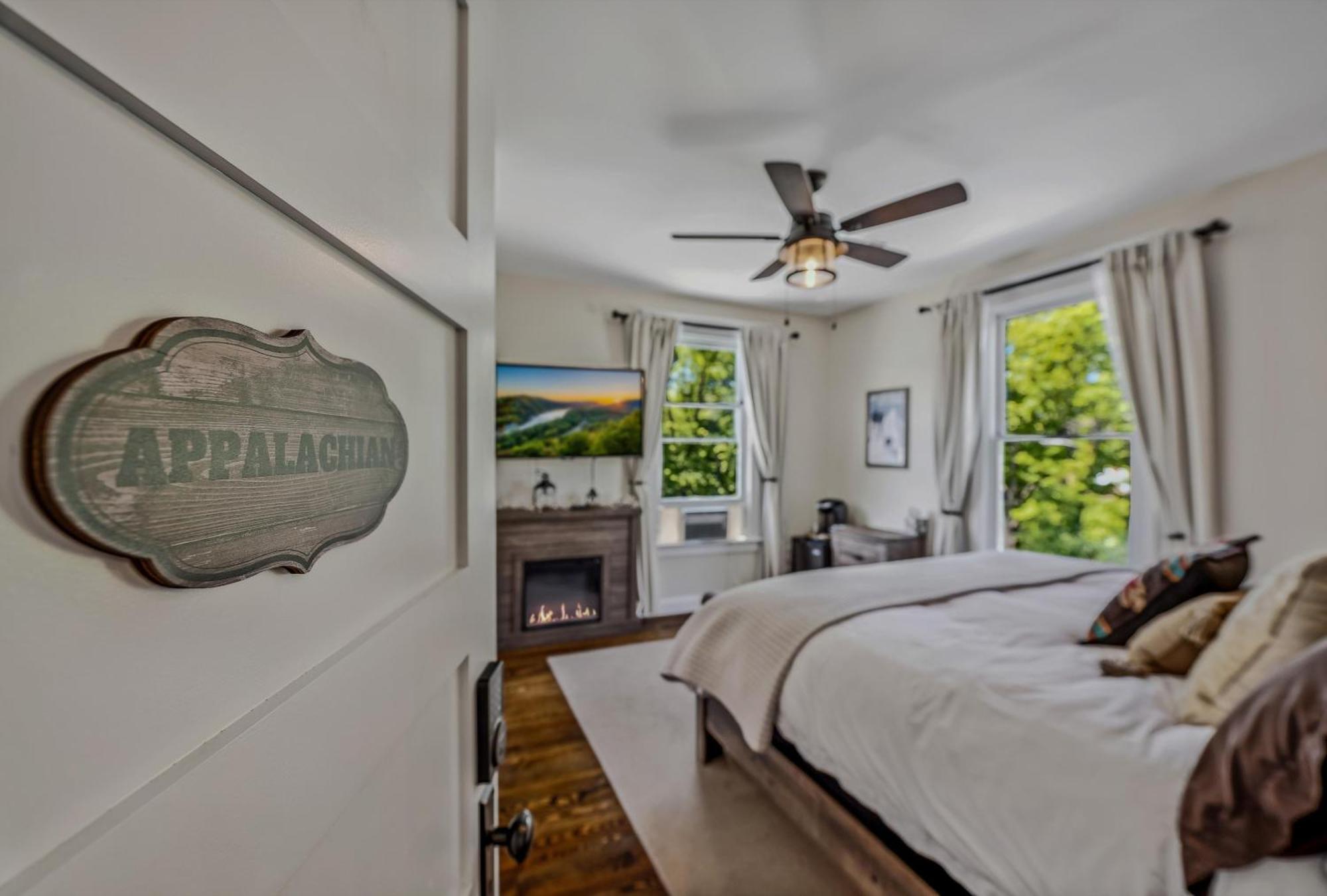 بيركلي سبرينغز The Grand Castalian Inn Bed And Breakfast المظهر الخارجي الصورة