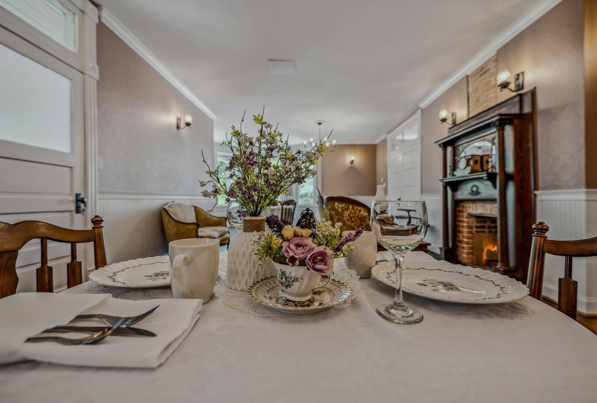 بيركلي سبرينغز The Grand Castalian Inn Bed And Breakfast المظهر الخارجي الصورة