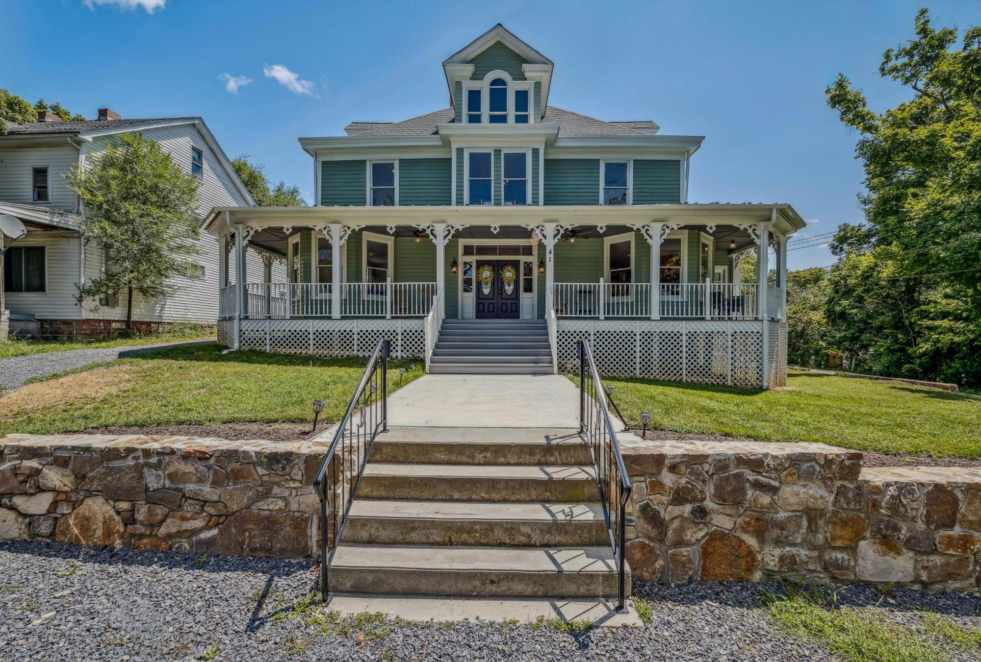 بيركلي سبرينغز The Grand Castalian Inn Bed And Breakfast المظهر الخارجي الصورة